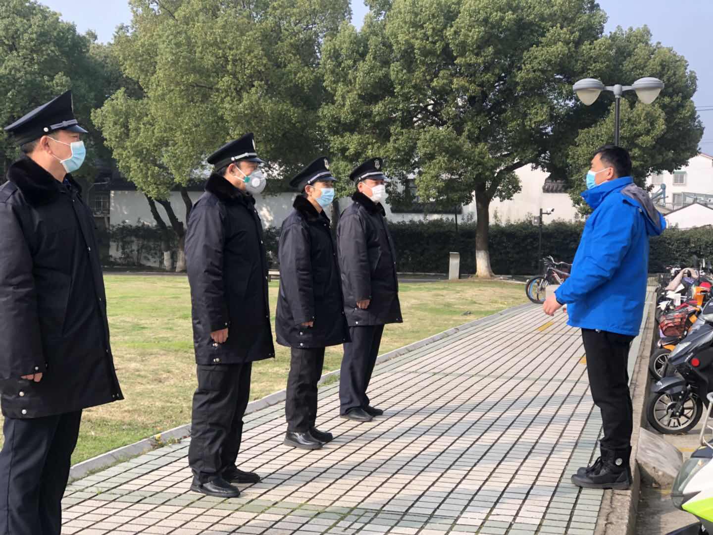 定期对员工召开会议及培训